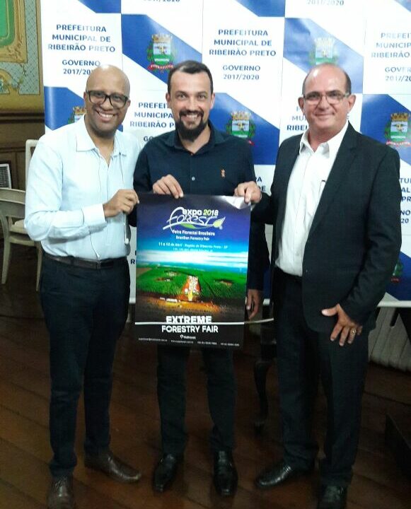Lançamento Expoforest 2018: Marcos Dias (Nacional Inn Hotéis), Ricardo Malinovski (Diretor de eventos e marketing Feira Expoforest) e Edmilson Domingues (Secretário de Turismo de Ribeirão Preto).