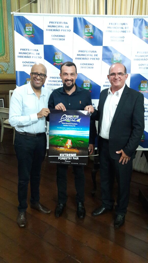Lançamento Expoforest 2018: Marcos Dias (Nacional Inn Hotéis), Ricardo Malinovski (Diretor de eventos e marketing Feira Expoforest) e Edmilson Domingues (Secretário de Turismo de Ribeirão Preto).