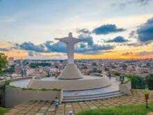 Hospede-se em Araxá e conheça a cidade com a gente