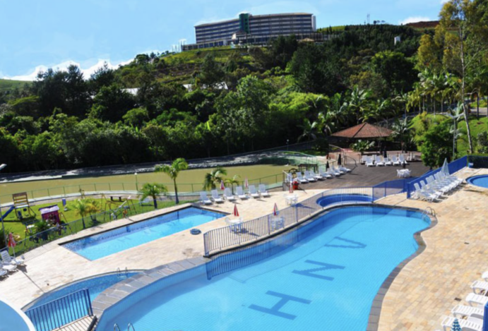 Qual resort Minas Gerais para viajar com filho escolher