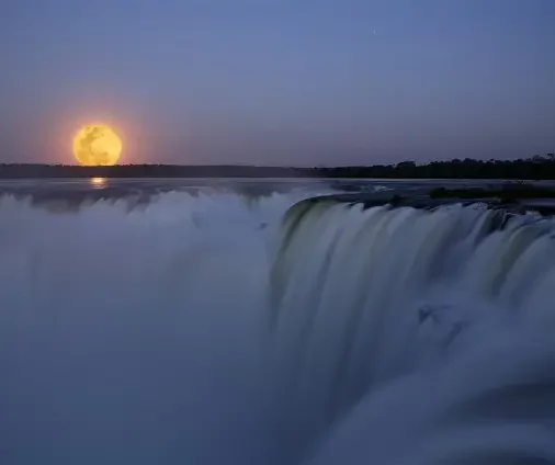 Conectando Maravilhas: Guia Turístico para a Tríade Encantada - Cataratas, Parque e Fronteiras