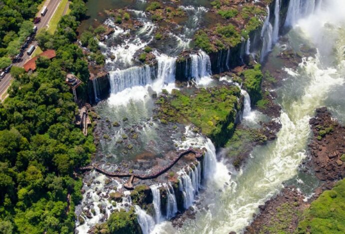 Do Oriente ao Ocidente: A Dança Culinária que Encanta Paladares em Foz do Iguaçu