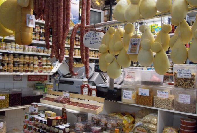 Do Oriente ao Ocidente: A Dança Culinária que Encanta Paladares em Foz do Iguaçu