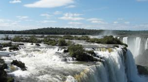 Navegando pelos Sonhos: Os Melhores Passeios de Barco em Foz do Iguaçu