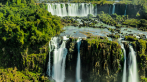 Foz do Iguaçu: Onde as Águas Dançam e a Economia Floresce