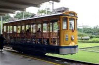 Do Coração da Cidade ao Topo: A Jornada Inesquecível pelo Bondinho de Santa Teresa!