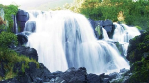 Água, Verde e Diversão: Cachoeiras para a Família em Poços de Caldas!