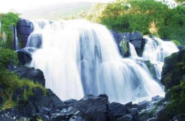 Água, Verde e Diversão: Cachoeiras para a Família em Poços de Caldas!