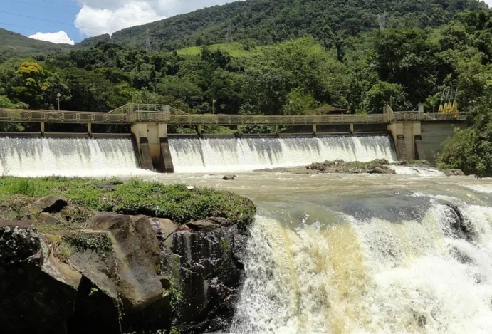 Água, Verde e Diversão: Cachoeiras para a Família em Poços de Caldas!