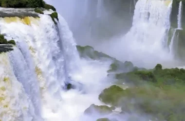 Aventura Sob o Céu Aberto: Descubra Foz do Iguaçu de Forma Inesquecível!