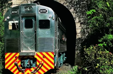 O passeio de trem de Curitiba até Morretes.