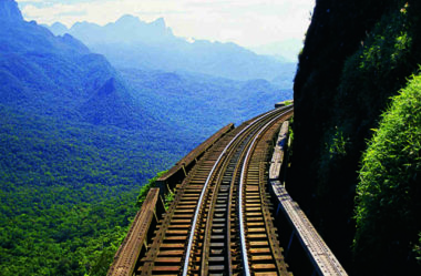 O passeio de trem de Curitiba até Morretes.