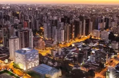 Curitiba à Noite: Um Guia para Explorar a Vida Noturna na Cidade dos Pinhais