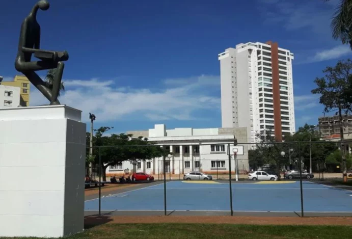 Explorando a Praça Getúlio Vargas em Araçatuba: Um Refúgio Urbano no Interior Paulista