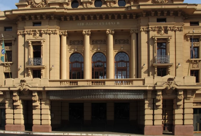 Um Monumento de Emoções: O Fascínio do Theatro Pedro II