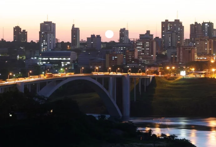 Sacola Cheia, Bolso Feliz: A Black Friday em Ciudad del Este