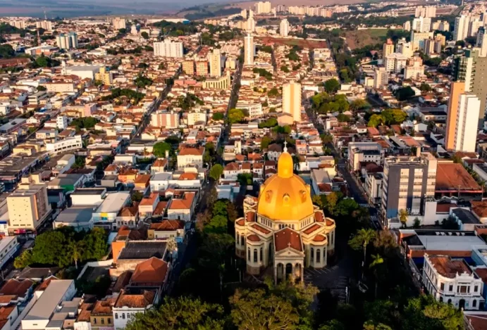 História, Sabor e Diversão: O Feriado de Independência em São Carlos” 