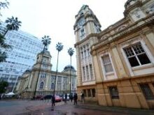 Abra um Livro e Entre: A Praça da Alfândega é a Casa das Histórias!