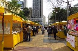 Praça da República – Um Patrimônio Cultural e a Famosa Feira de Artesanato no Coração de São Paulo