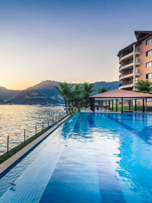 à Beira-Mar: Celebre no Paraíso de Angra!
