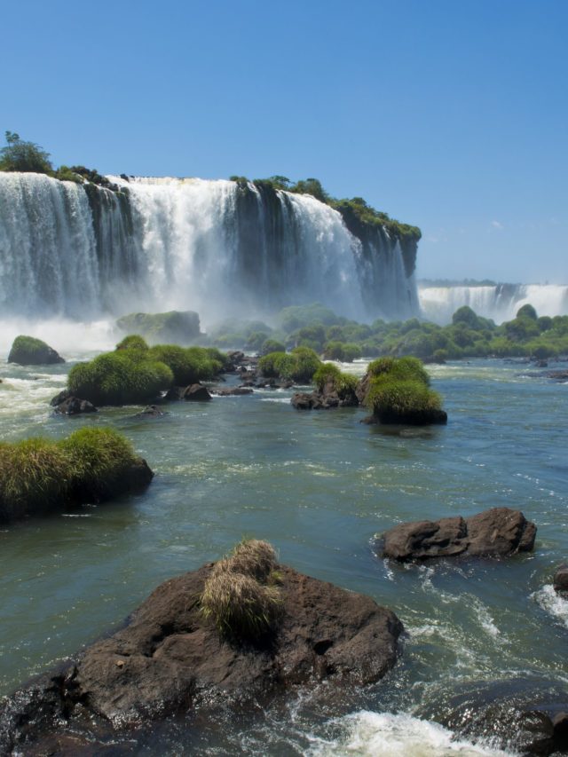 Foz do Iguaçu: Onde as Águas Dançam e a Economia Floresce