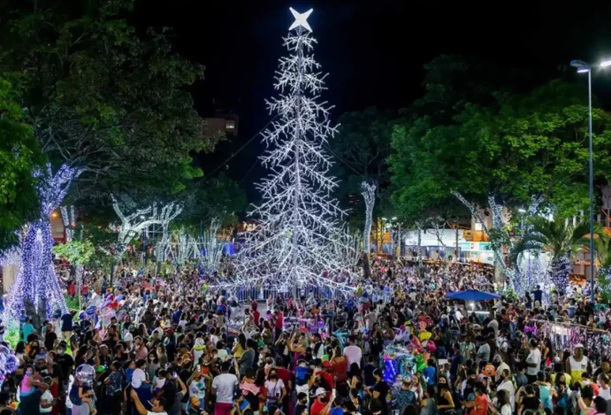 Luzes na Praça, Panetone na Mesa e Desconto no Bolso: Natal Francano