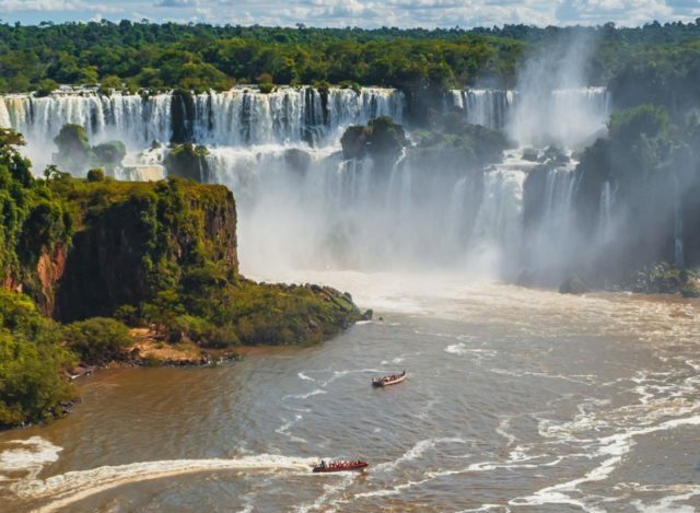Entre as Águas e a História: Foz do Iguaçu como Um Espelho de Sustentabilidade e Cultura