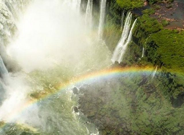 A Dança das Culturas: Foz do Iguaçu e o Mosaico da Imigração