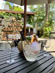 Roteiro de compras em Campos do Jordão: das boutiques de luxo às feiras de artesanato