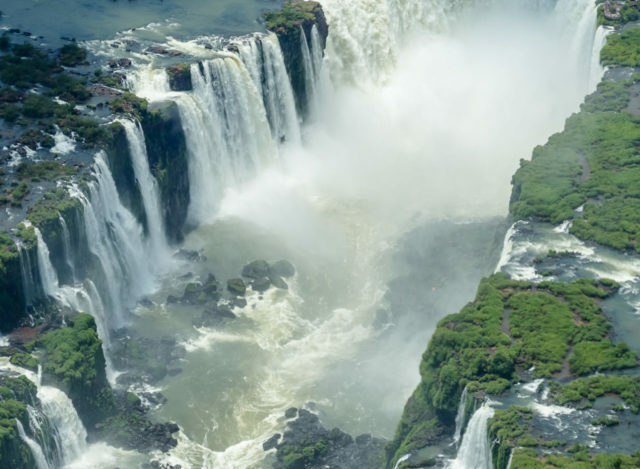Foz do Iguaçu: Entre Cataratas e Compras, Uma Odisseia de Encanto!