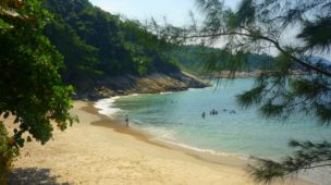 A Praia do Éden: Pequena no mapa, gigante em beleza