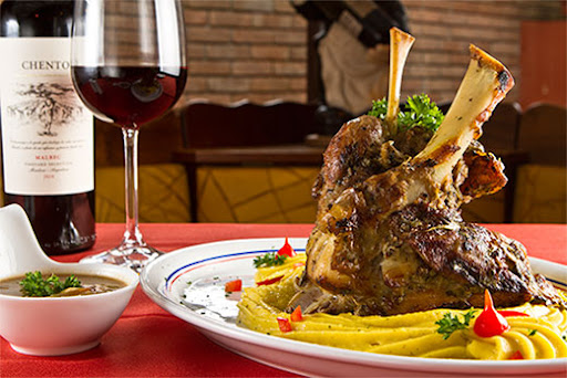 Carnes exóticas, fondues e um clima de montanha: já conhece o La Gália?