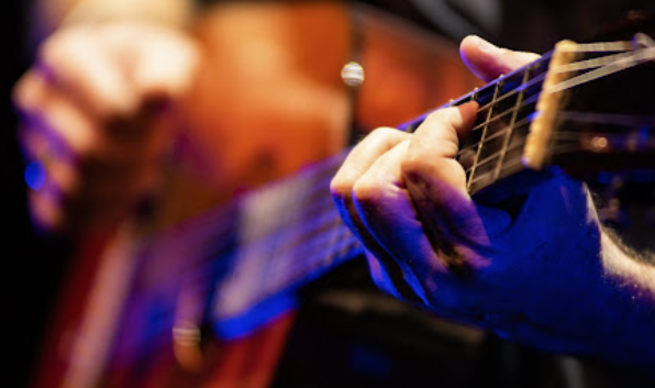 40 Fingers em Curitiba: quatro violões, uma avalanche de emoções