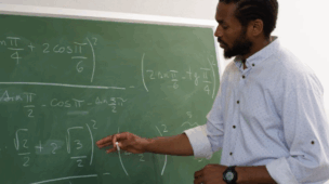 Quando o giz encontra o riso Diogo Almeida chega a Poços de Caldas com Professores no Limite Quando o giz encontra o riso: Diogo Almeida chega a Poços de Caldas com