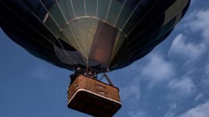 Viva a magia de um passeio de balão em Piracicaba com o conforto do Cassino Tower