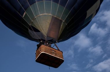 Viva a magia de um passeio de balão em Piracicaba com o conforto do Cassino Tower