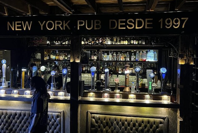 28 Anos de Bar, Risada e Rock'n'roll: O New York Pub Faz Aniversário em Grande Estilo!