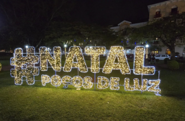 Parada de Natal 2025 em Poços de Caldas: Fanfarras, Fuscas e Magia na Praça Pedro Sanches