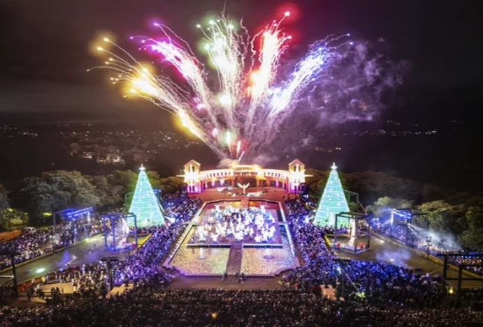A Árvore Ilumina, o Noel Desce e a Disney Aplaude: Natal 2025 em Curitiba!