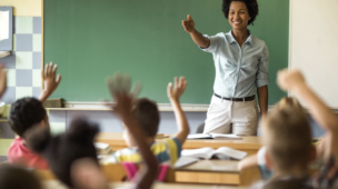 Stand Up Professoras na Fila do Divã em Porto Alegre: Comédia e Reflexão Sobre a Realidade Docente