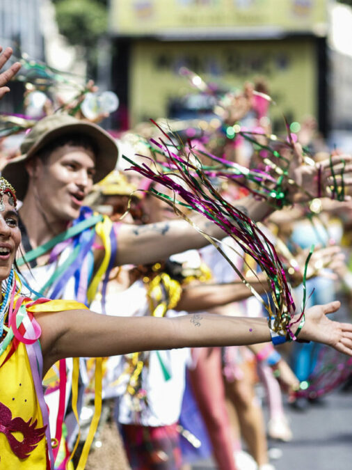 Carnaval de Poços de Caldas 2026: Programação Completa, Blocos e Dicas de Hospedagem