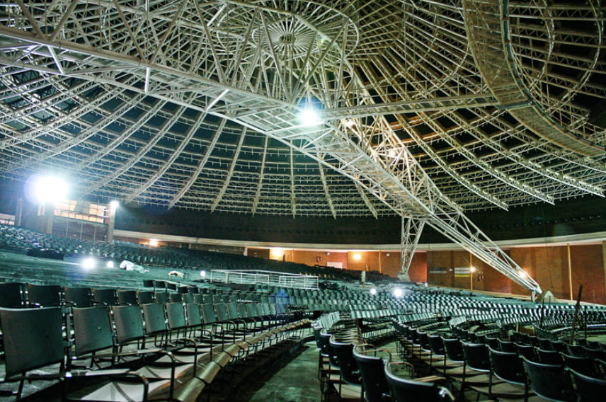 Bryan Adams em Porto Alegre 2026: show no Araújo Vianna, onde comer e onde se hospedar