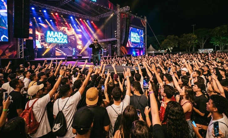 Público acompanha apresentação de rap no Mad in Brazza em Curitiba