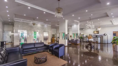 Hotel perto do RibeirãoShopping: hospedagem com acesso fácil ao polo de compras, lazer e o Parque das Artes
