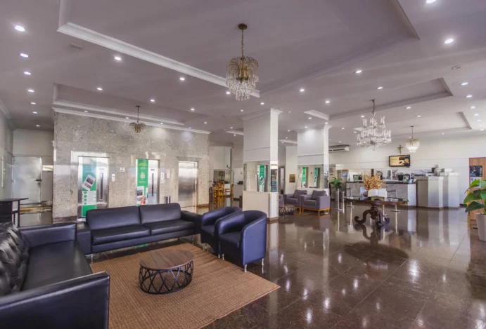 Hotel perto do RibeirãoShopping: hospedagem com acesso fácil ao polo de compras, lazer e o Parque das Artes