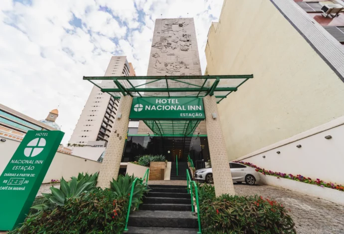 Hotel no centro de Curitiba: o endereço que faz a cidade inteira parecer caminho de casa